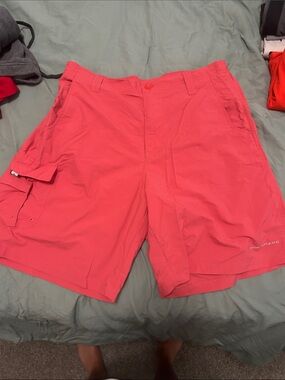 Columbia Men's Coral-Pink Cargo Shorts